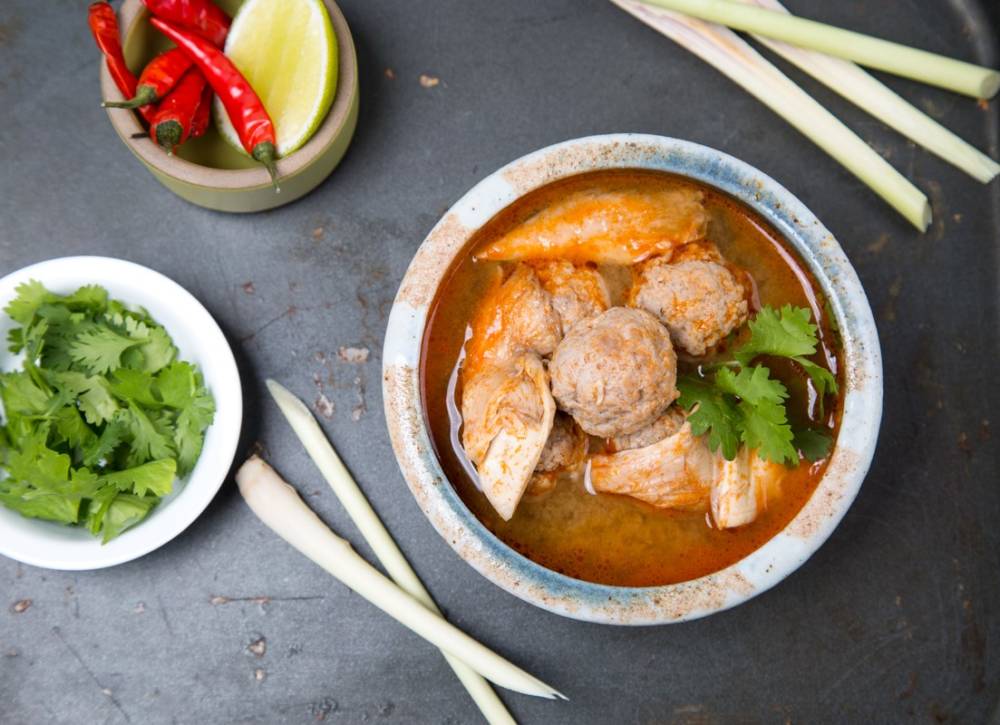 Tajska zupa z wieprzowiną House of Asia