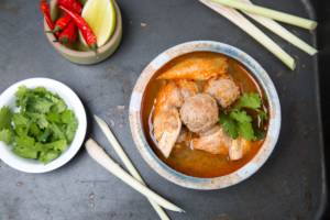 Tajska zupa z wieprzowiną House of Asia