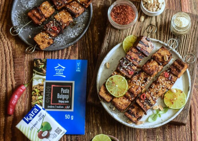 Tofu satay z pastÄ… bulgogi i sosem orzechowym Czarna Wisienka House of Asia