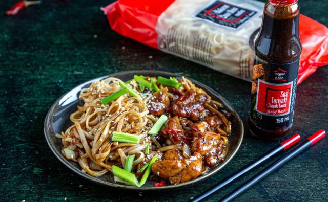 Kurczak w sosie teriyaki z makaronem Chow Mein House of Asia