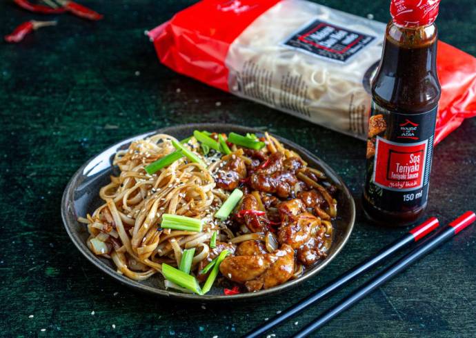 Kurczak w sosie teriyaki z makaronem Chow Mein House of Asia