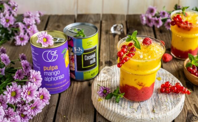 Orzeźwiający drink z mango, kokosem i musem malinowym House of Asia mientablog