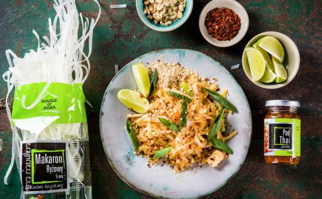 Przepis jak zrobić pad thai z kurczakiem? House of Asia