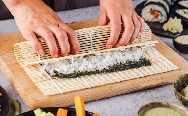 Jak zawijać sushi matą bambusową? House of Asia