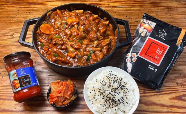 Koreański kurczak stir-fry Dak Galbi gebski_gotuje House of Asia