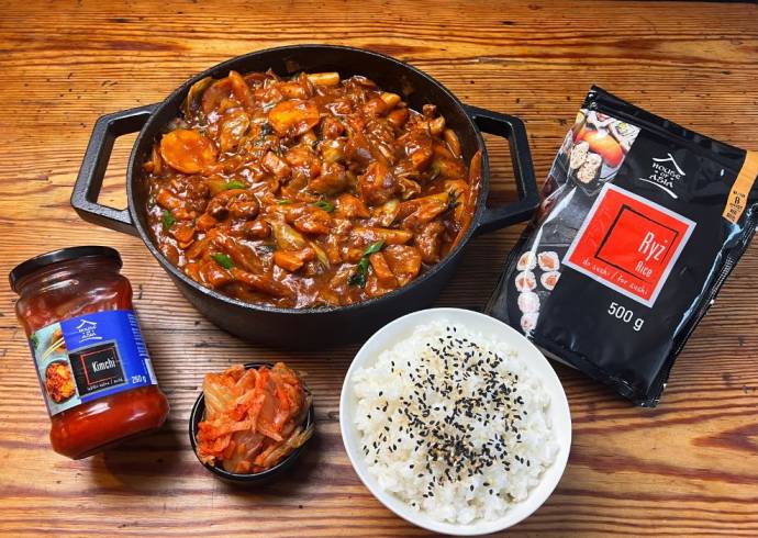 Koreański kurczak stir-fry Dak Galbi gebski_gotuje House of Asia