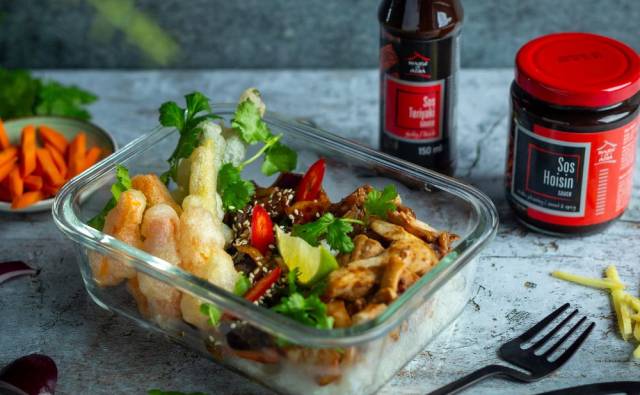 Pieczony kurczak w teriyaki z warzywami w tempurze House of Asia