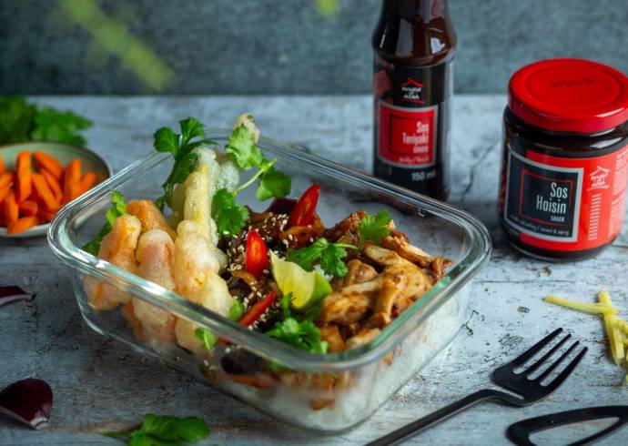 Pieczony kurczak w teriyaki z warzywami w tempurze House of Asia