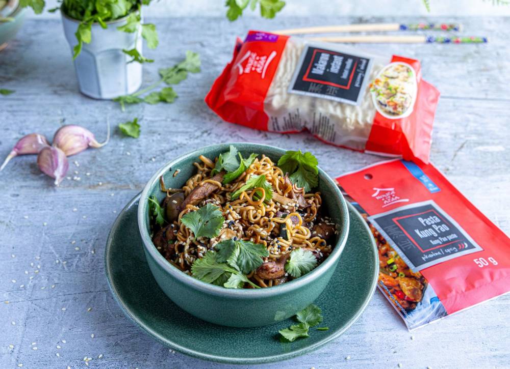 Makaron instant z kurczakiem i grzybami z airfryer’a House of Asia