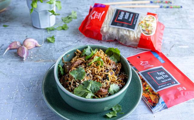 Makaron instant z kurczakiem i grzybami z airfryer’a House of Asia
