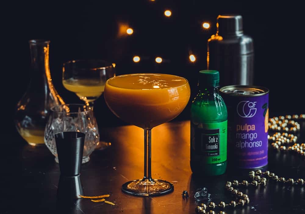 Drink mango Collins z sokiem z limonki
