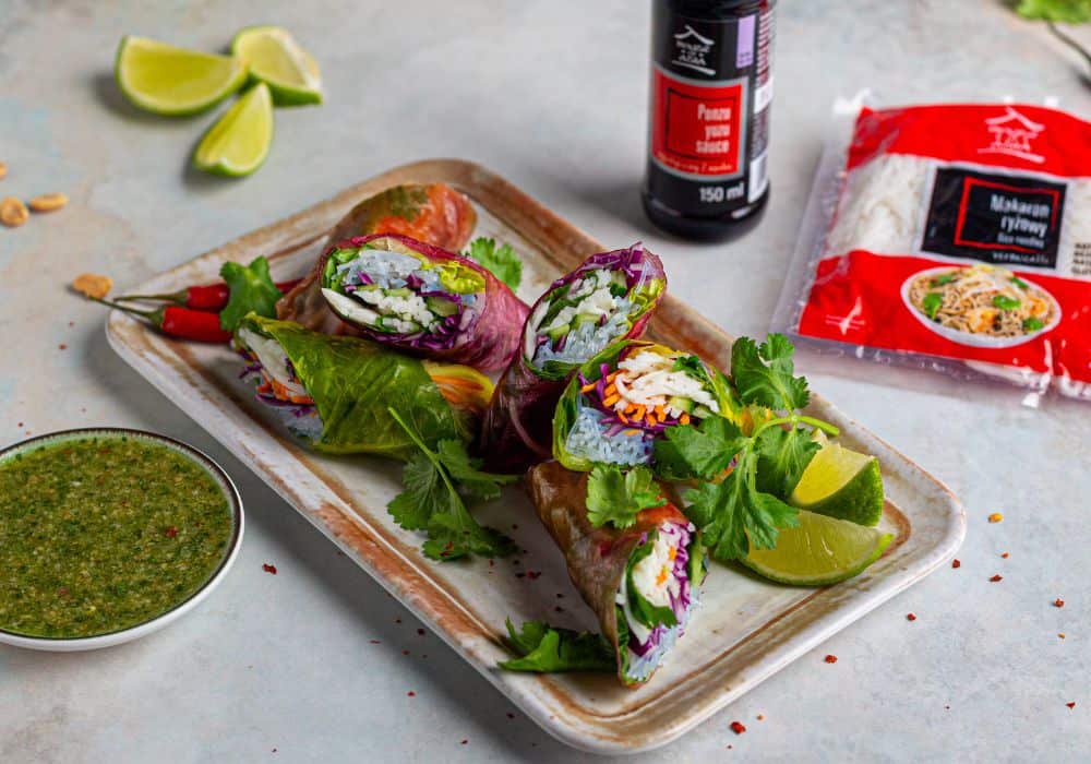 Kolorowe spring rolls ze świeżym makaronem Vermicelli
