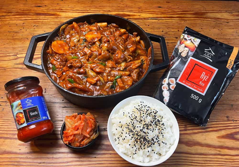 Koreański kurczak stir-fry Dak Galbi
