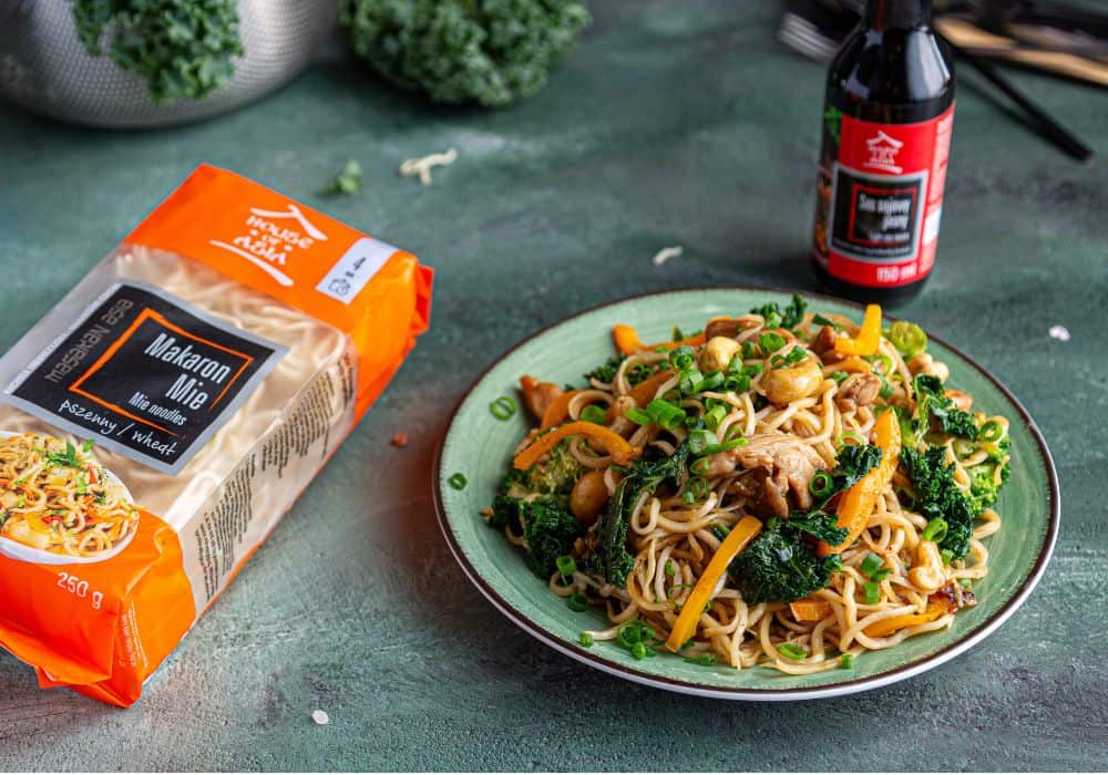 Makaron Mie z kurczakiem i warzywami