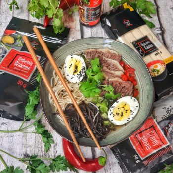 Zupa Ramen z wołowiną i Wakame