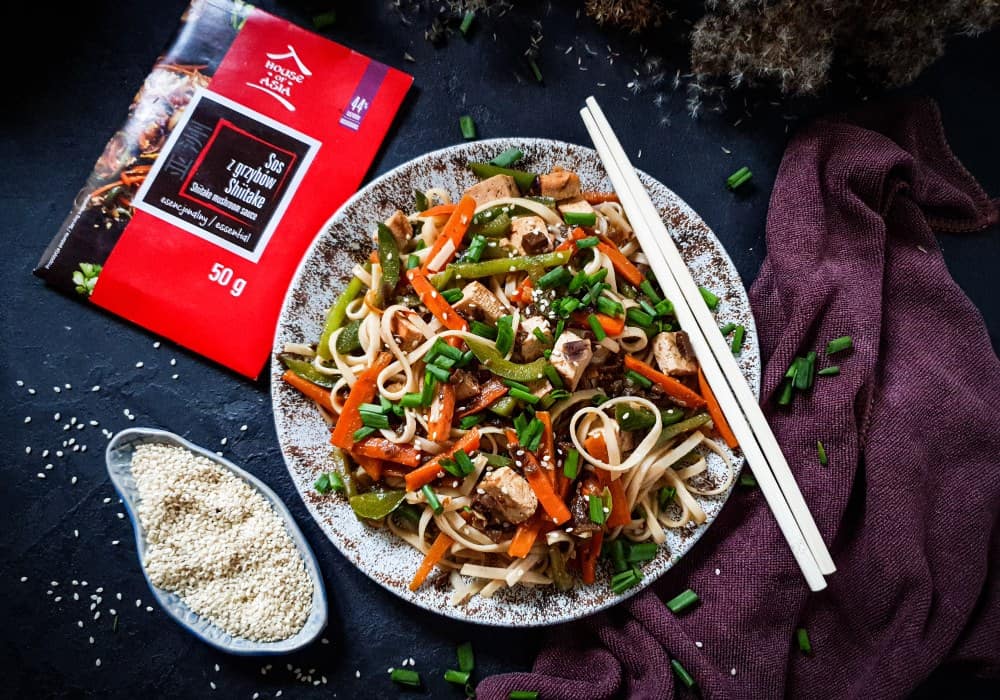 Makaron z tofu i sosem z grzybów shiitake