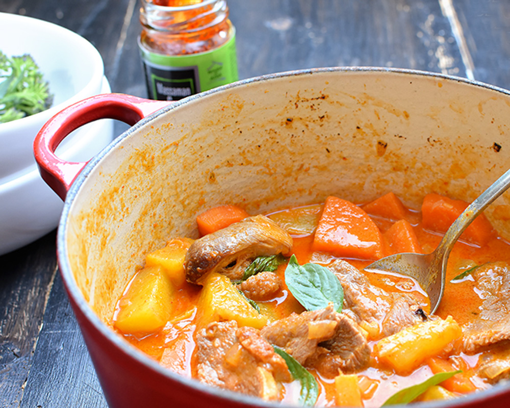 Massaman curry z ananasem i kaczką