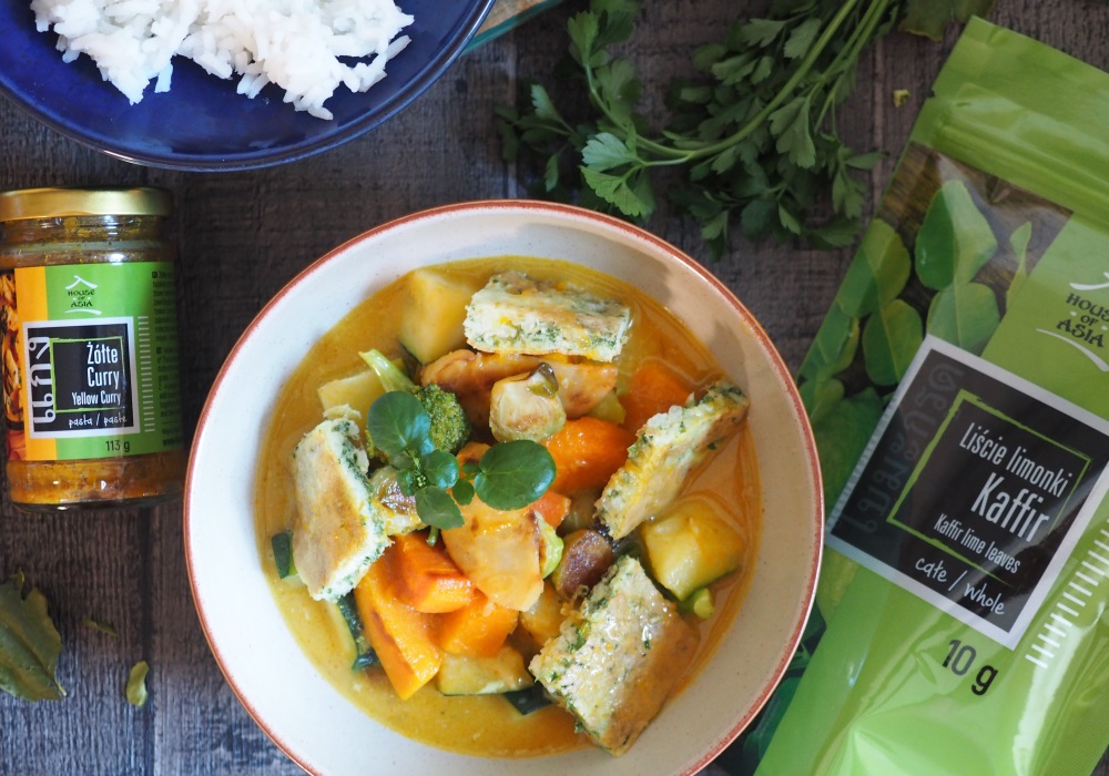 Rozgrzewające żółte curry z kolendrowym omletem