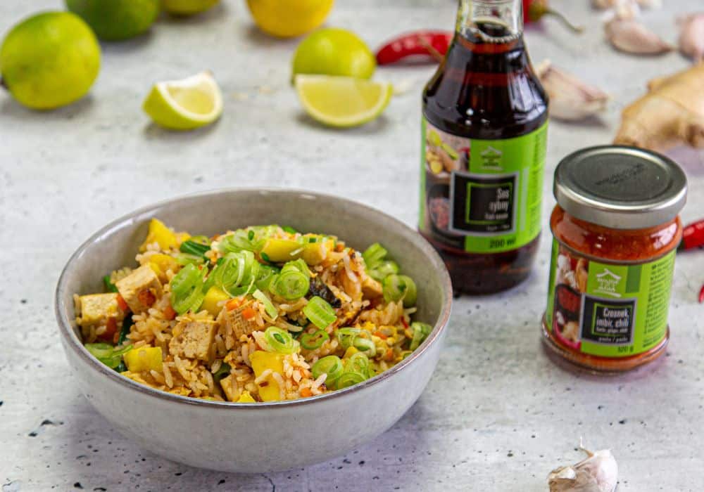 Ryż smażony z tofu i mango