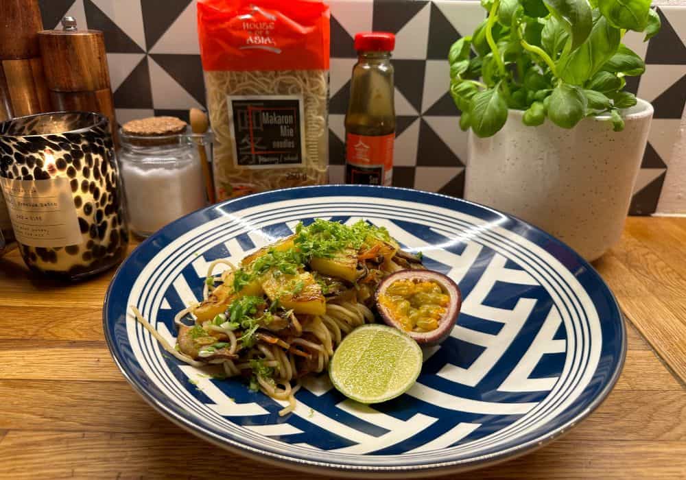 Stir-fry z grzybami Shiitake i ananasem Volodymir Testardi House of Asia