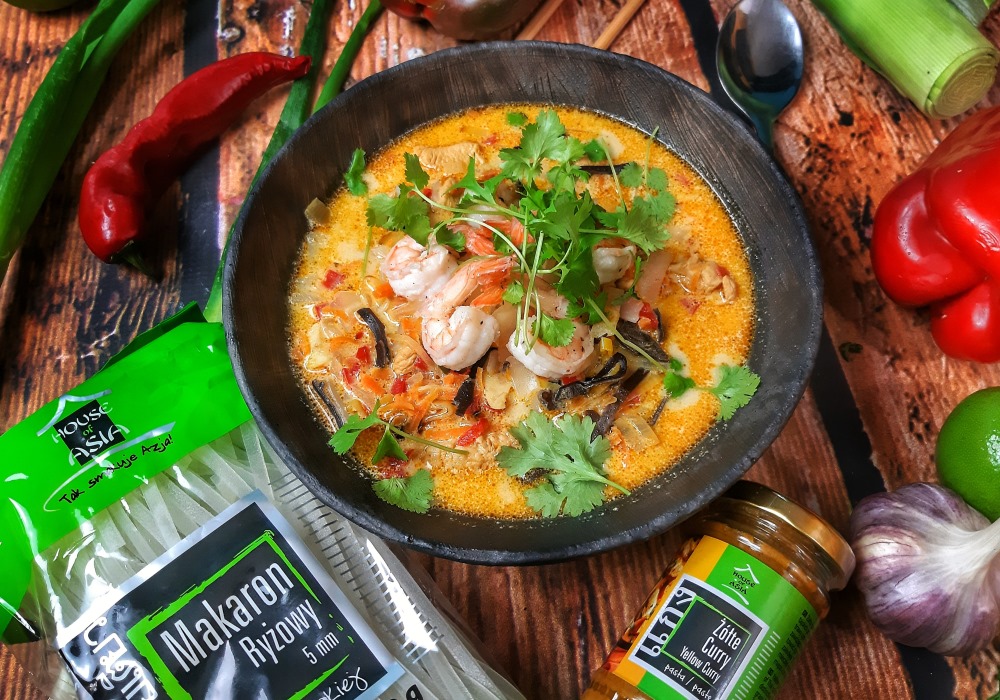Tajska zupa z krewetkami i żółtym curry