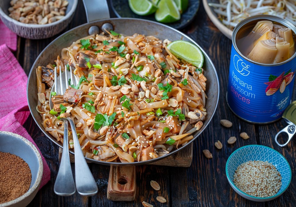 Wegański Pad Thai z kwiatem bananowca