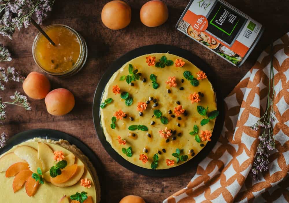 Wegański sernik na zimno z markują i mango