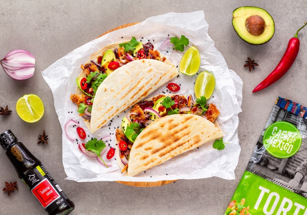 Wrapy z wieprzowiną w panierce panko z sosem tonkatsu
