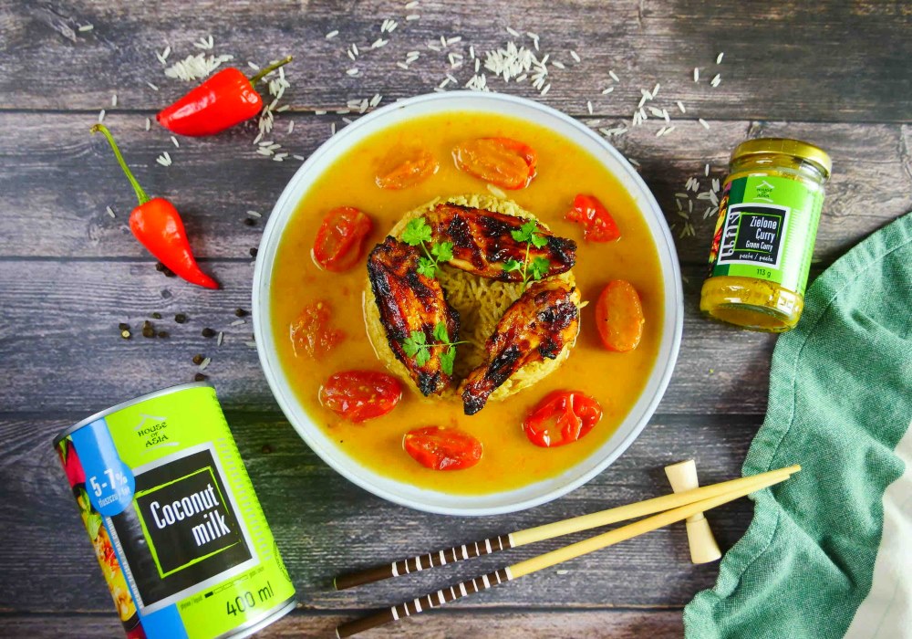 Ryż zielone curry ze skrzydełkami kurczaka