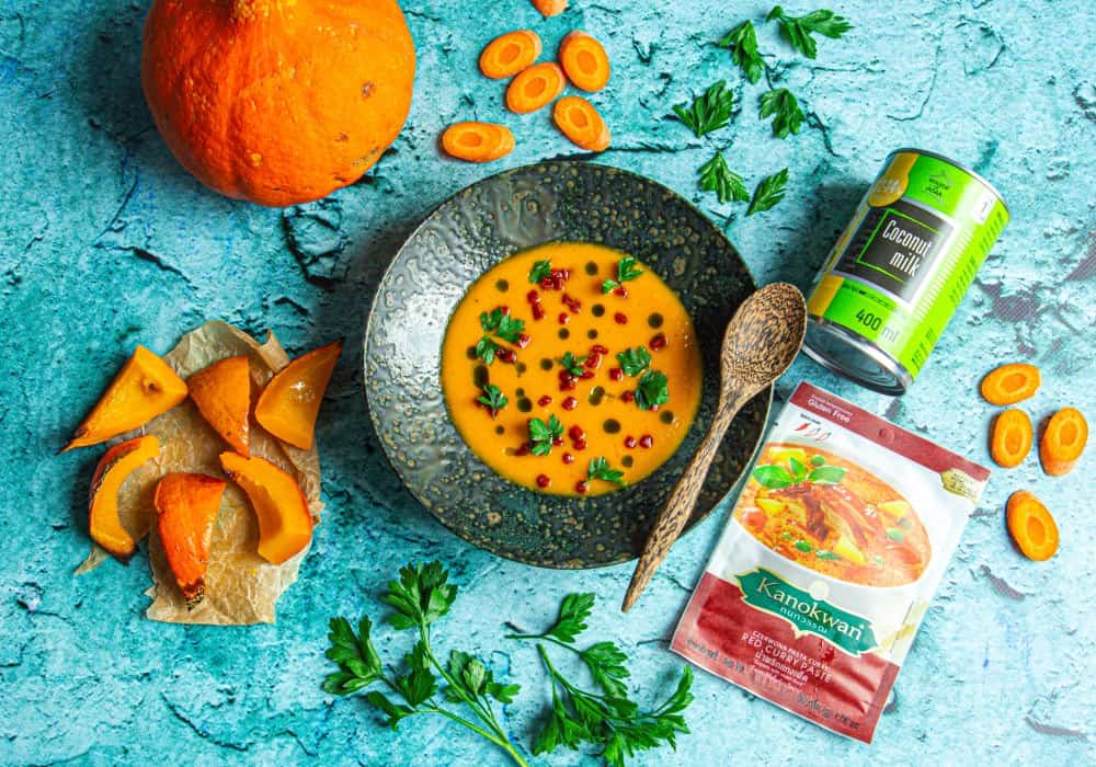 Zupa dyniowa z czerwonym curry i chorizo