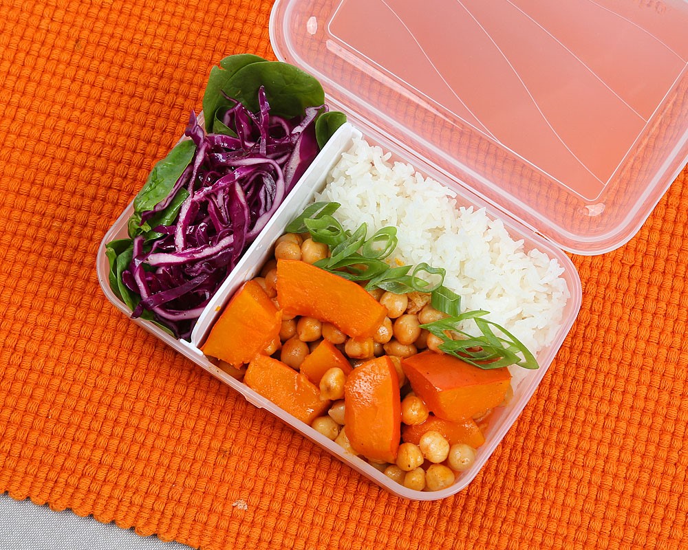Curry massaman bento con calabaza y garbanzos