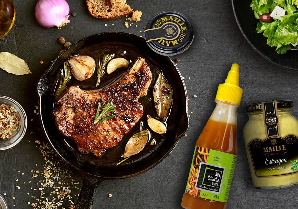 Grillowana karkówka z sosem Sriracha i pastą chili