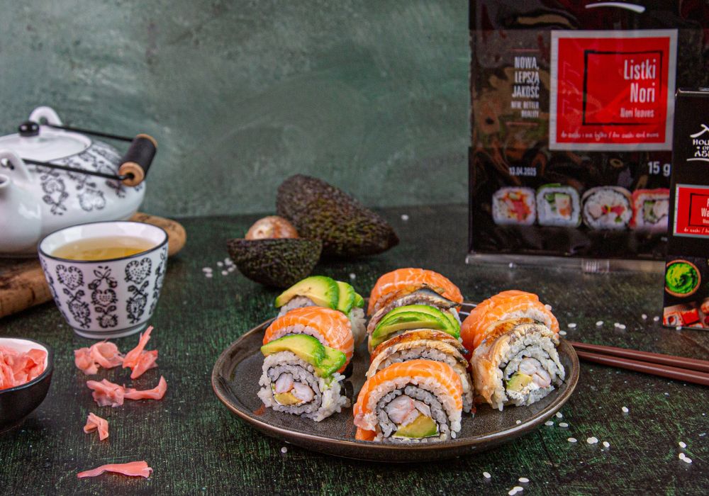 Kaburamaki sushi z łososiem, węgorzem i krewetką