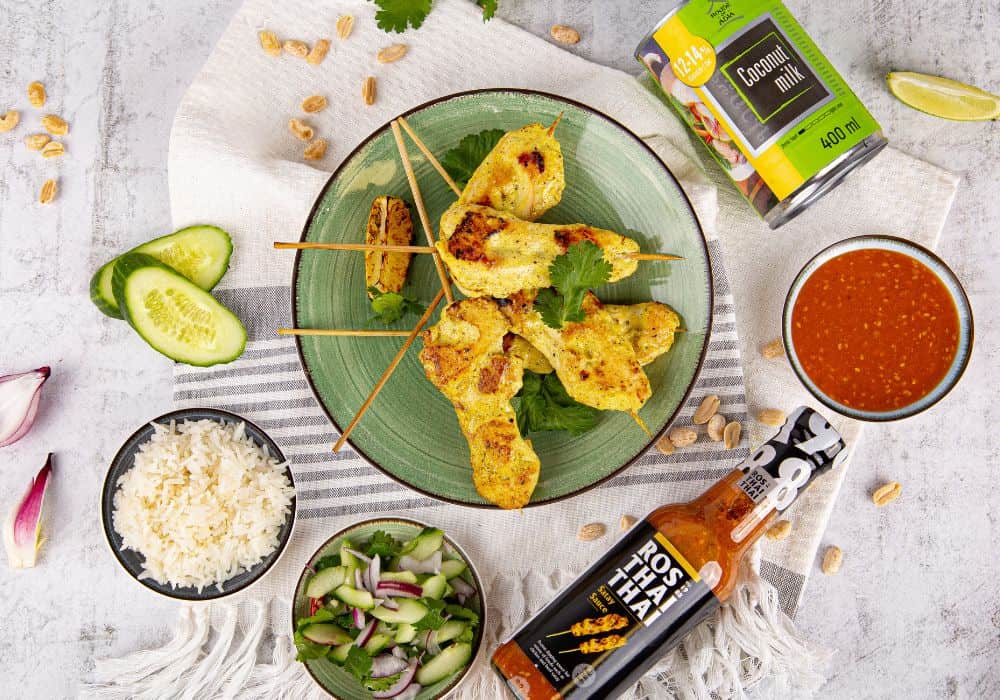 Kurczak satay w kokosowej marynacie w sosie orzechowym Ros Thai Thai House of Asia