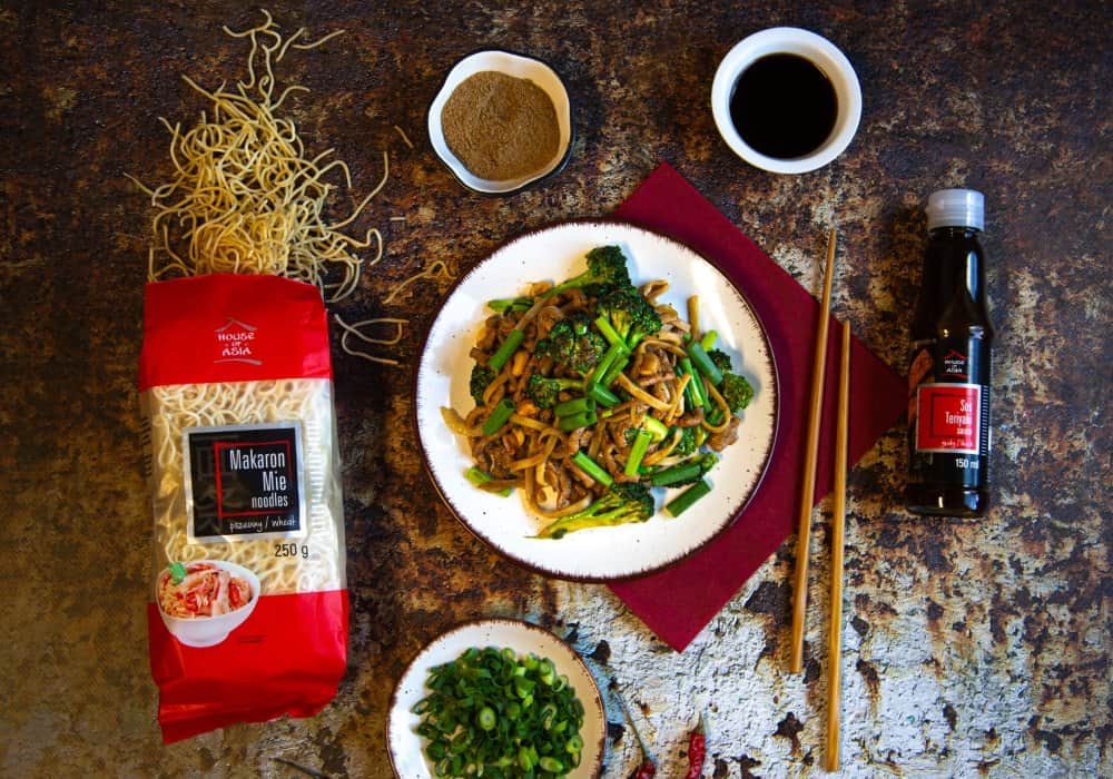 Makaron mie z wieprzowiną w sosie terIyaki