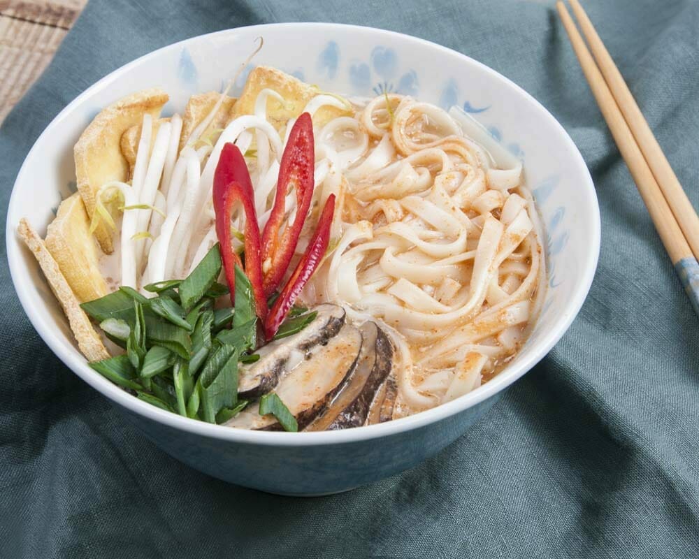 Ramen z makaronem Udon i tofu