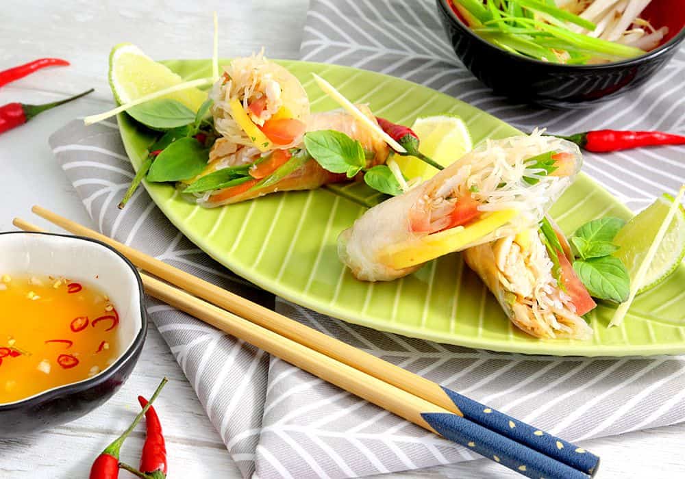 Spring rolls z kurczakiem i mango