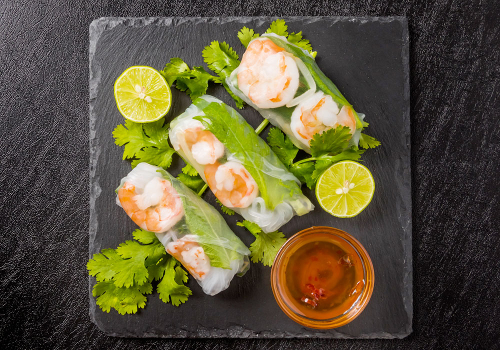 Warzywne spring rolls z krewetkami