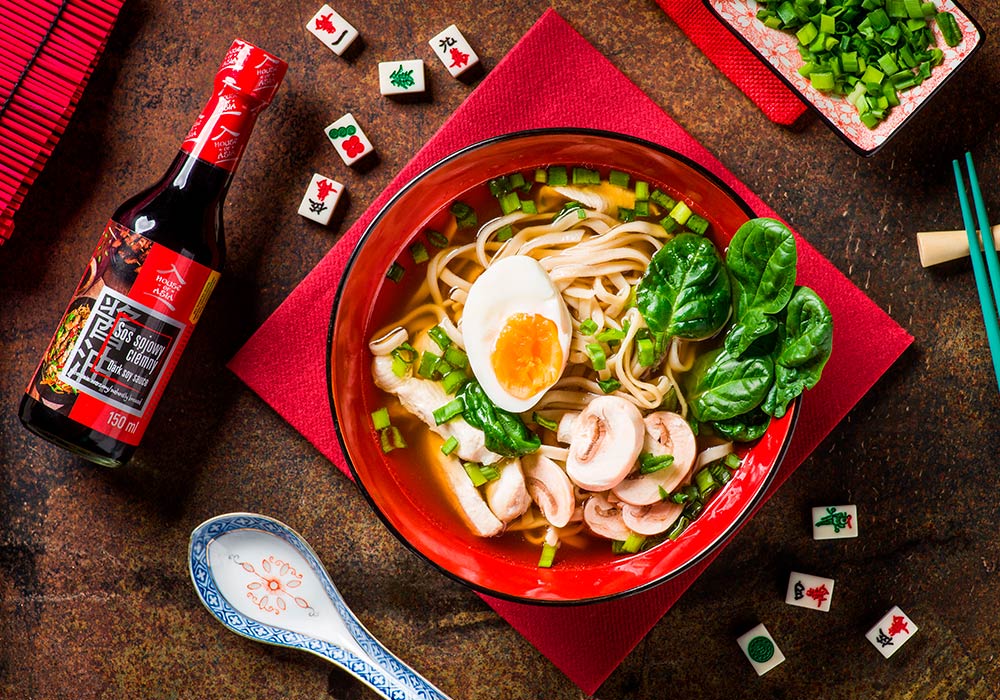 Zupa Miso z makaronem Chow mein