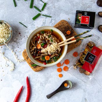 Bulion z pastą miso i grzybami shiitake