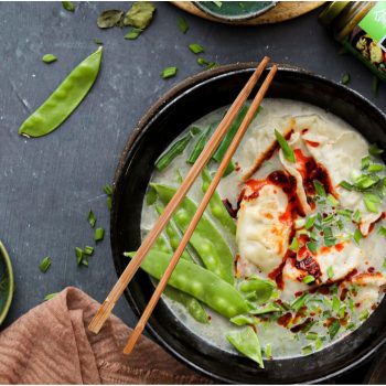 Zupa zielone curry z pierożkami gyoza